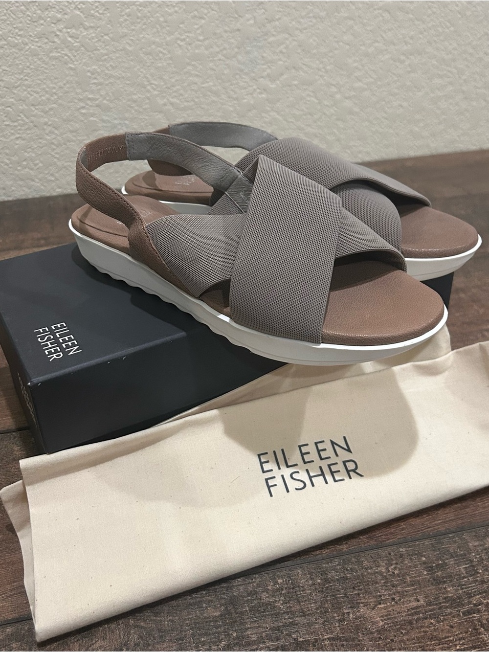 Eileen Fisher Neutral Taupe Crossband Slingback Sandals size 10